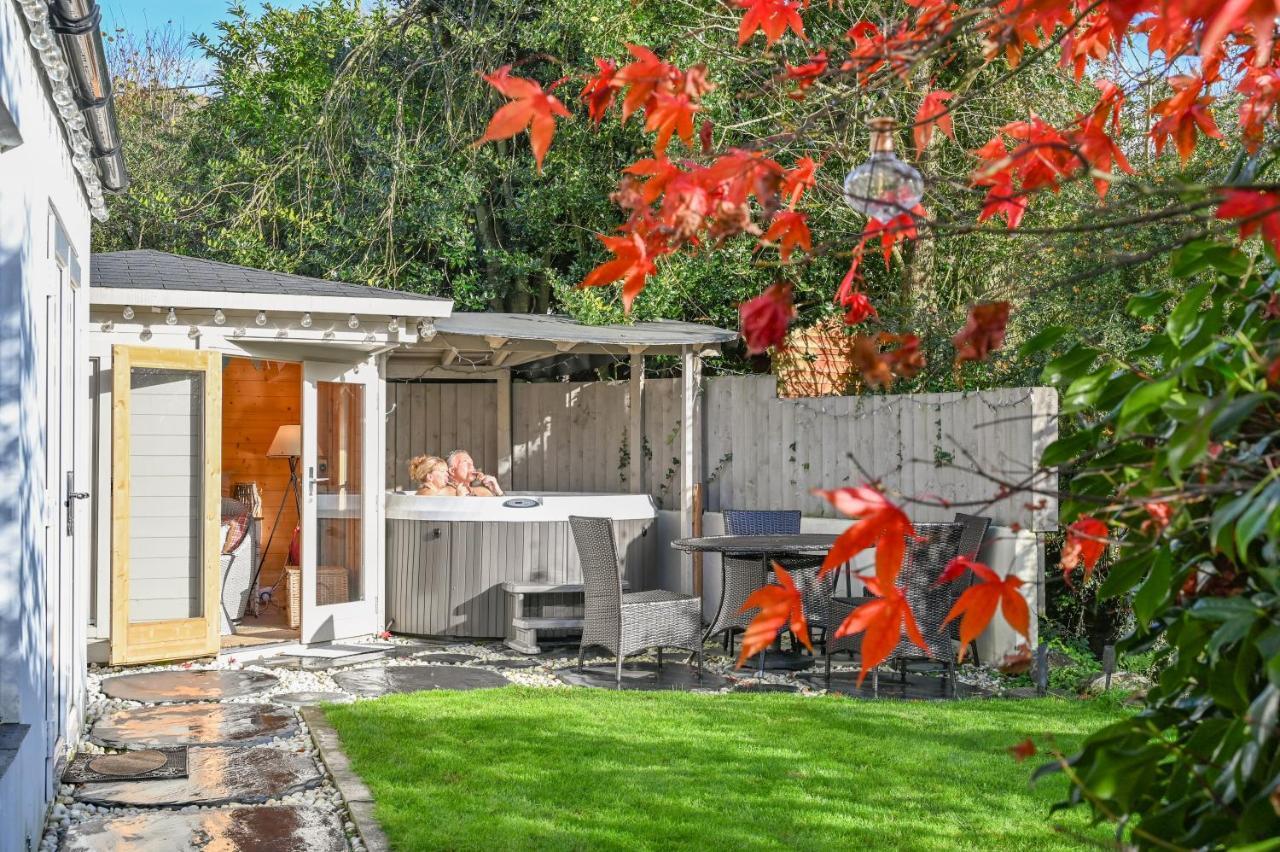 A Superb Bijou Retreat With Jacuzzi Near An Excellent Village Pub Yelverton Extérieur photo