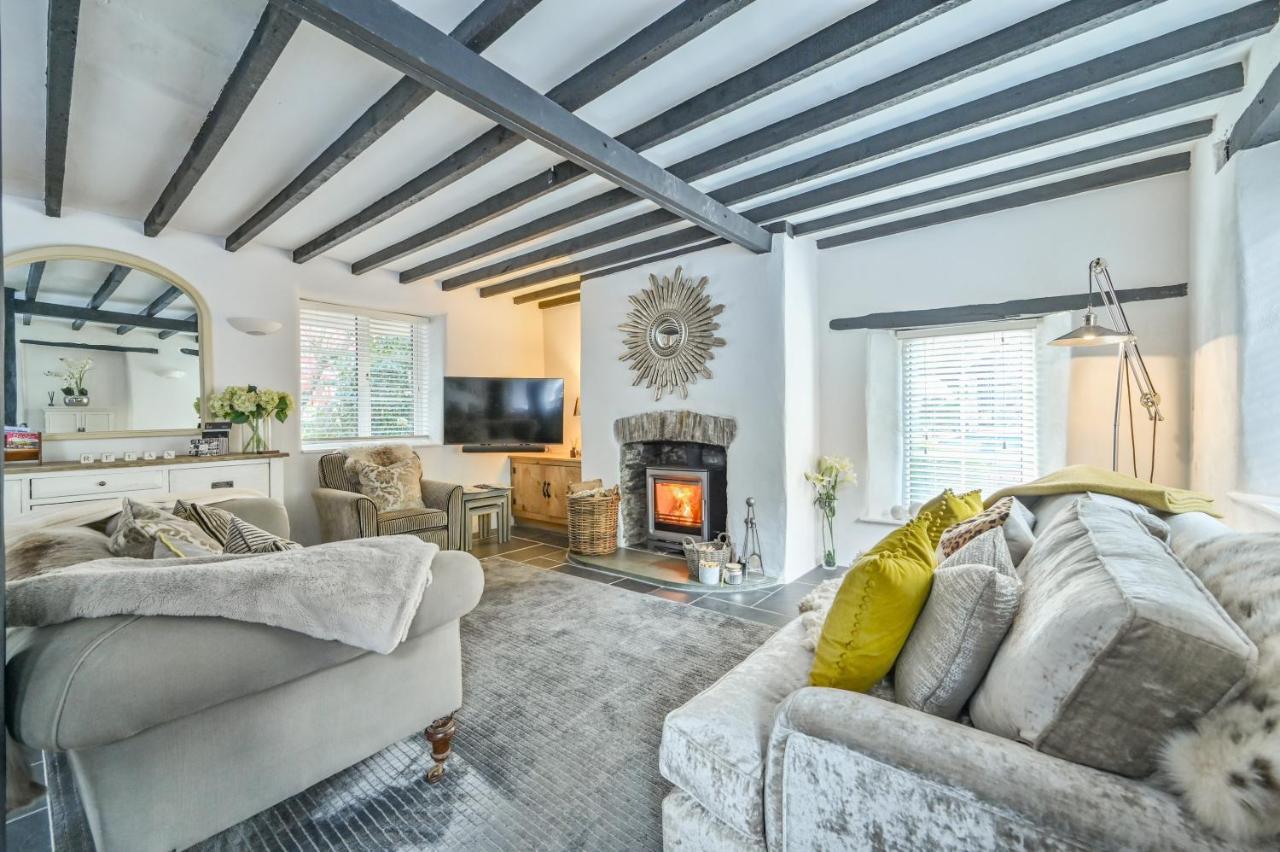 A Superb Bijou Retreat With Jacuzzi Near An Excellent Village Pub Yelverton Extérieur photo