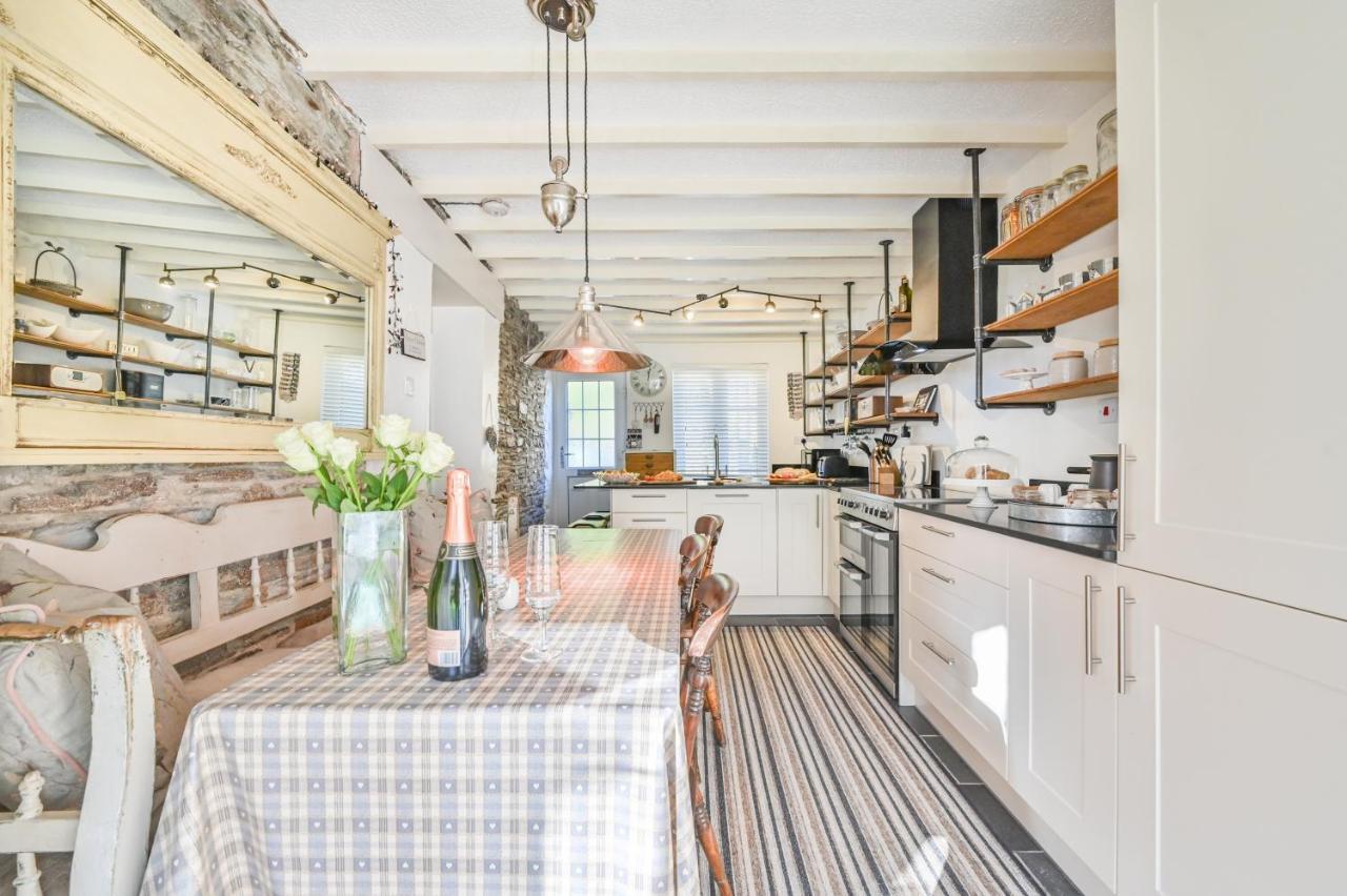 A Superb Bijou Retreat With Jacuzzi Near An Excellent Village Pub Yelverton Extérieur photo