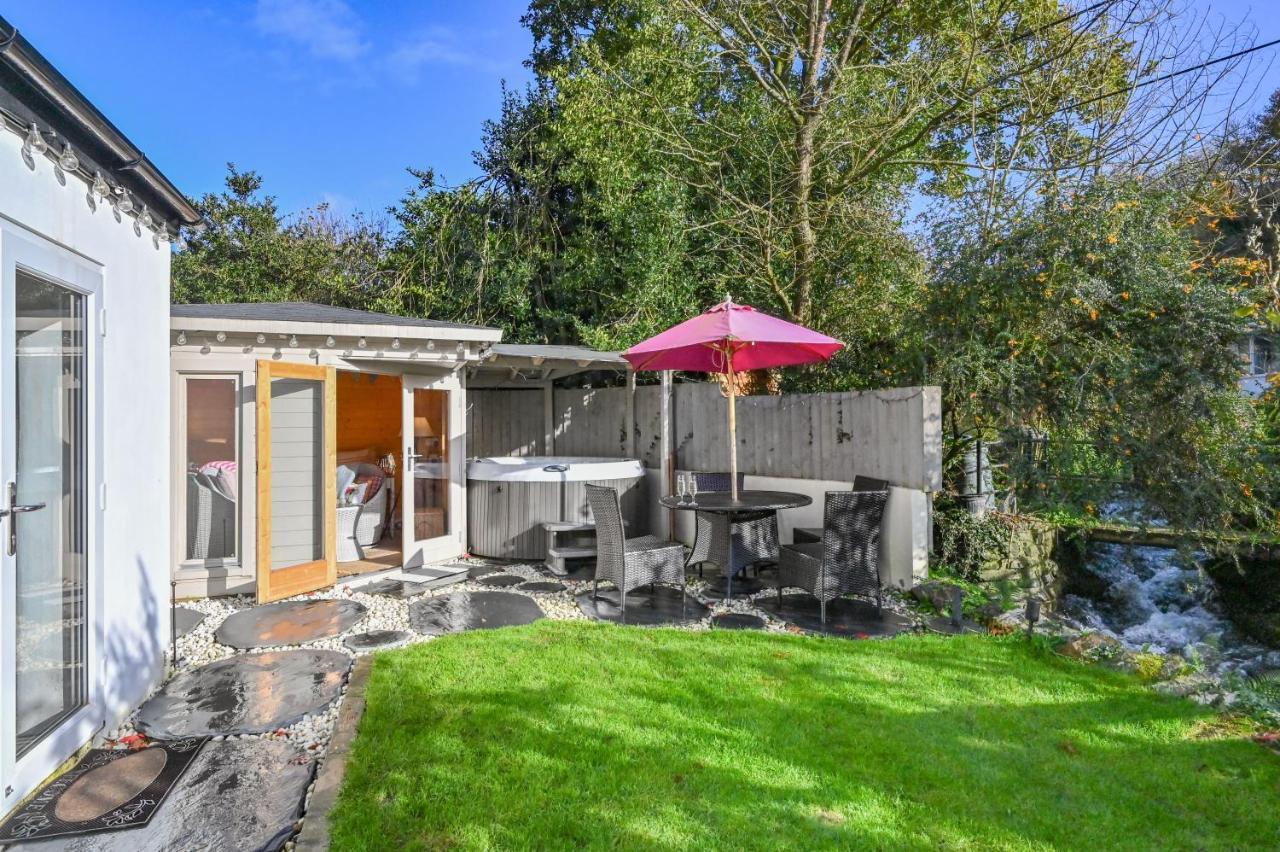 A Superb Bijou Retreat With Jacuzzi Near An Excellent Village Pub Yelverton Extérieur photo