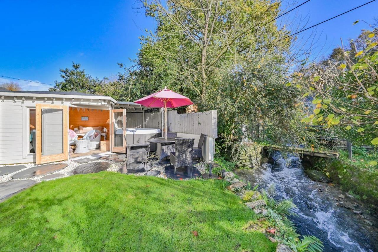 A Superb Bijou Retreat With Jacuzzi Near An Excellent Village Pub Yelverton Extérieur photo