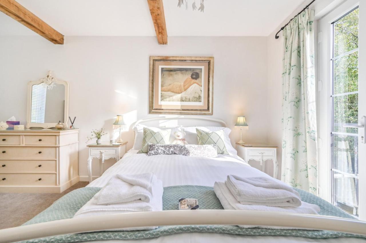 A Superb Bijou Retreat With Jacuzzi Near An Excellent Village Pub Yelverton Extérieur photo