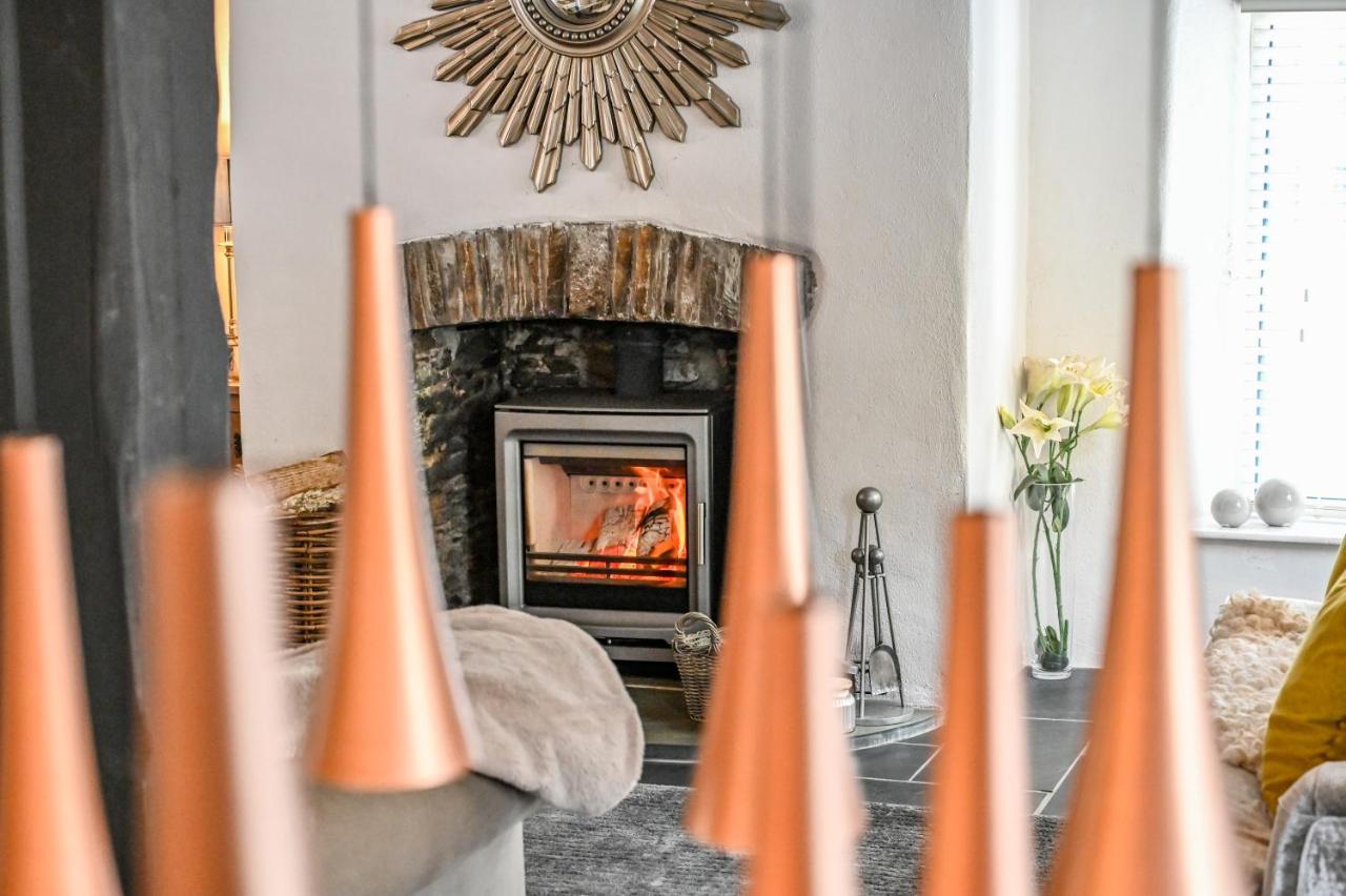 A Superb Bijou Retreat With Jacuzzi Near An Excellent Village Pub Yelverton Extérieur photo