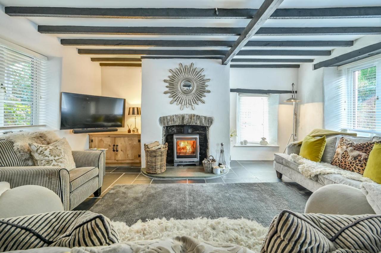 A Superb Bijou Retreat With Jacuzzi Near An Excellent Village Pub Yelverton Extérieur photo