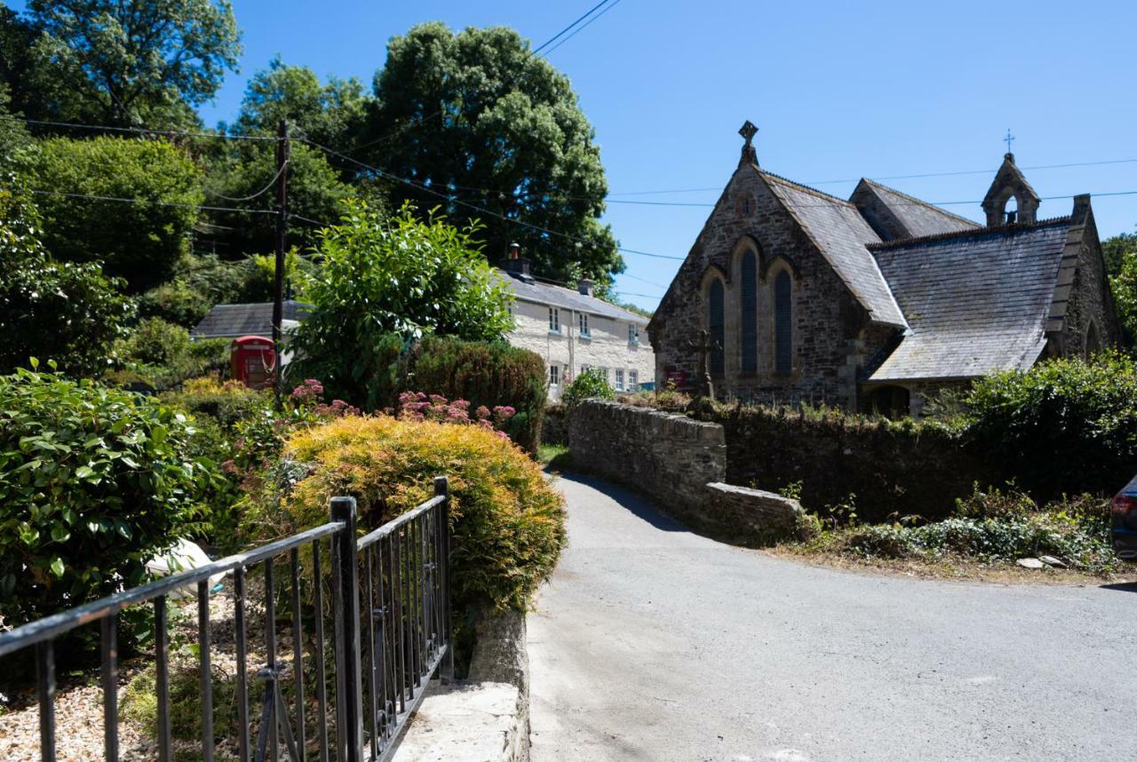 A Superb Bijou Retreat With Jacuzzi Near An Excellent Village Pub Yelverton Extérieur photo