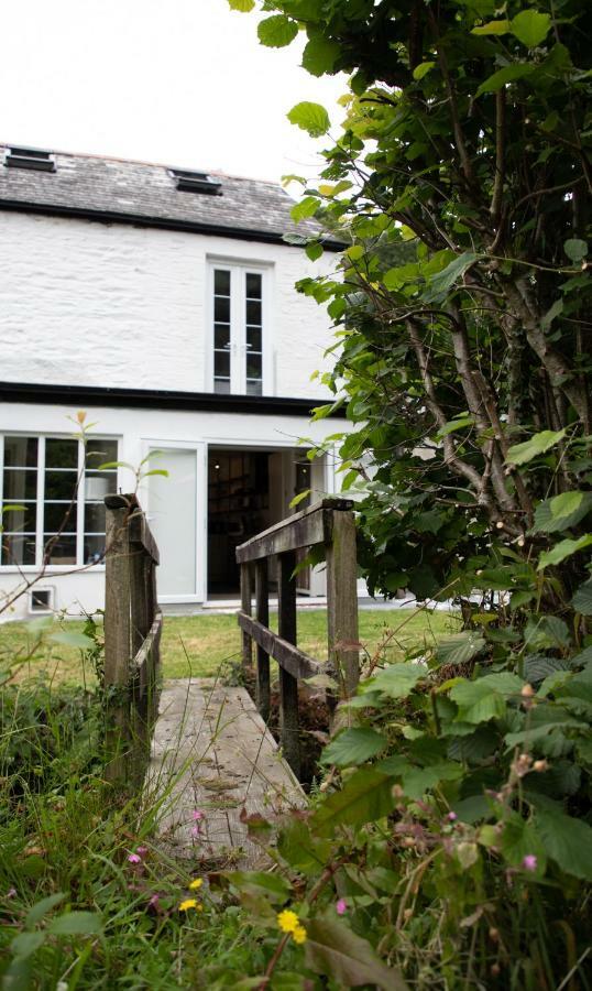 A Superb Bijou Retreat With Jacuzzi Near An Excellent Village Pub Yelverton Extérieur photo