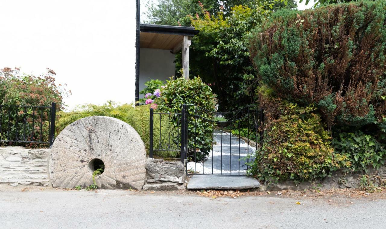 A Superb Bijou Retreat With Jacuzzi Near An Excellent Village Pub Yelverton Extérieur photo